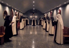 nuns-recite-the-divine-office-liturgical-prayer